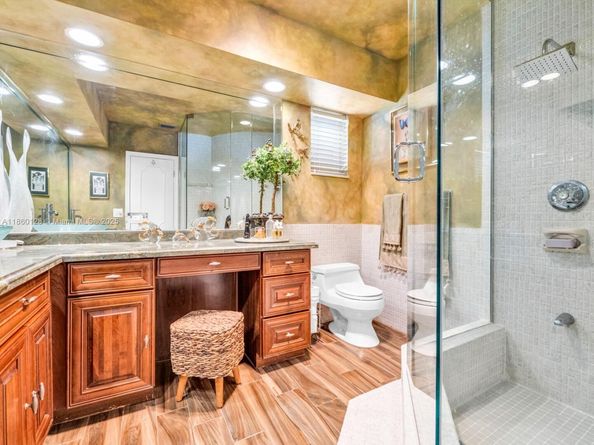624 Palm Dr, Hallandale Beach FL 33009