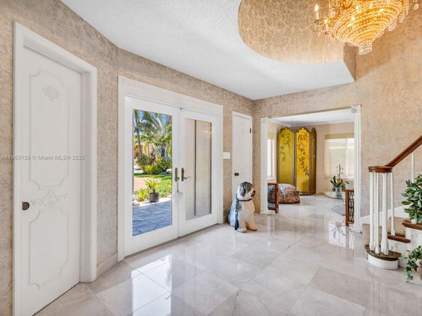 624 Palm Dr, Hallandale Beach FL 33009