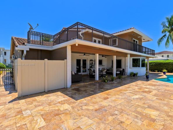 624 Palm Dr, Hallandale Beach FL 33009
