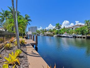 624 Palm Dr, Hallandale Beach FL 33009