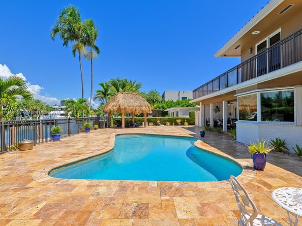 624 Palm Dr, Hallandale Beach FL 33009
