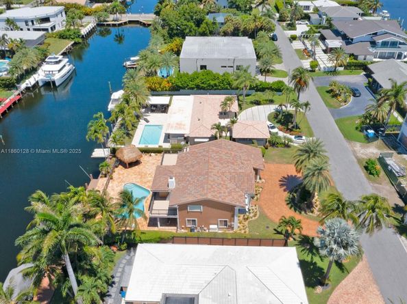 624 Palm Dr, Hallandale Beach FL 33009