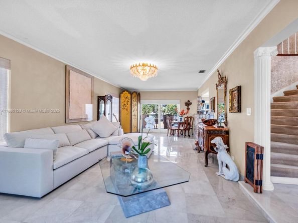 624 Palm Dr, Hallandale Beach FL 33009
