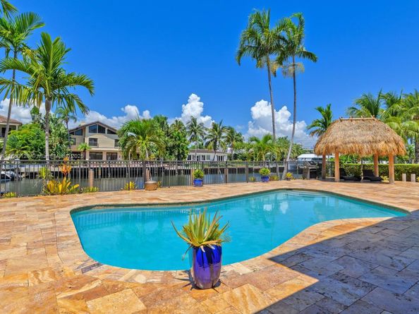 624 Palm Dr, Hallandale Beach FL 33009