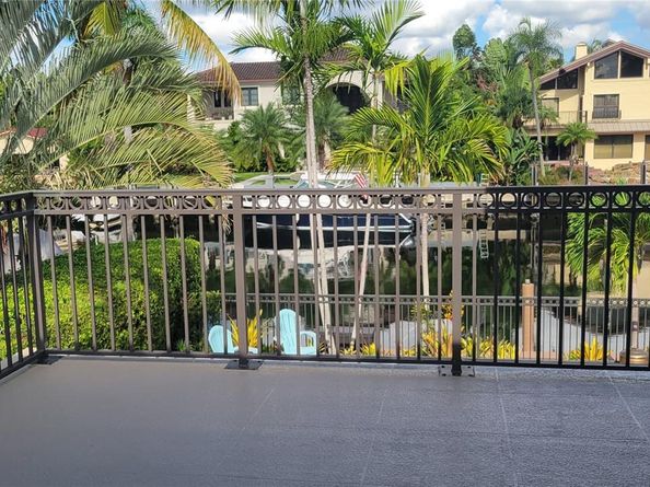 624 Palm Dr, Hallandale Beach FL 33009