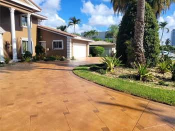624 Palm Dr