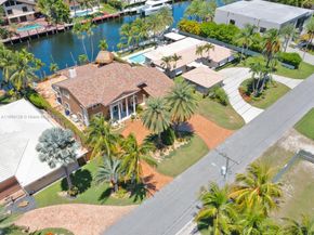 624 Palm Dr, Hallandale Beach FL 33009