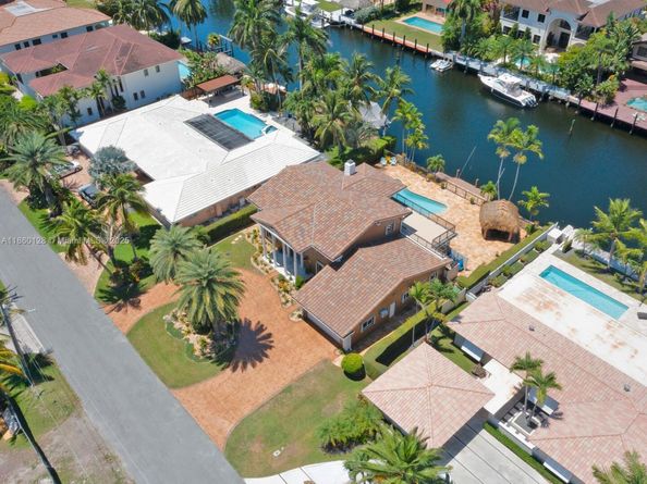 624 Palm Dr, Hallandale Beach FL 33009