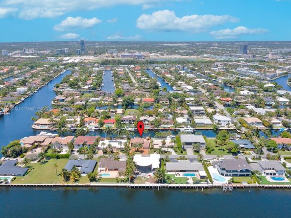 624 Palm Dr, Hallandale Beach FL 33009