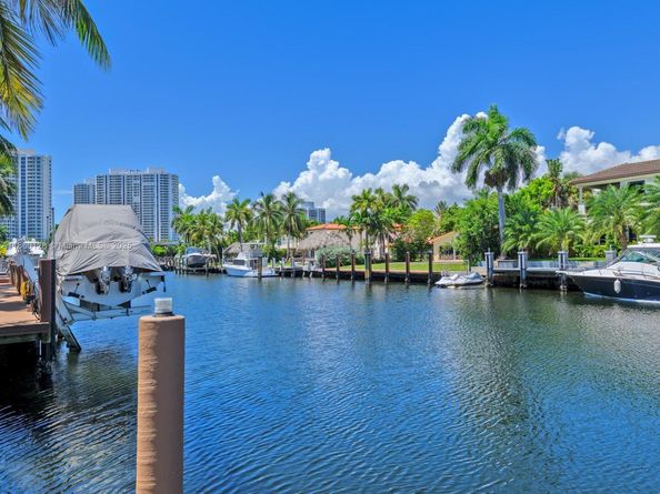 624 Palm Dr, Hallandale Beach FL 33009