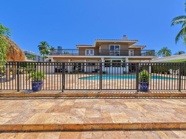 624 Palm Dr, Hallandale Beach FL 33009