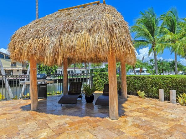 624 Palm Dr, Hallandale Beach FL 33009
