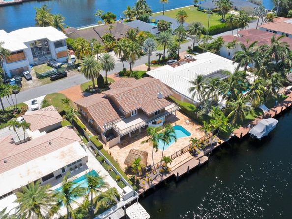 624 Palm Dr, Hallandale Beach FL 33009
