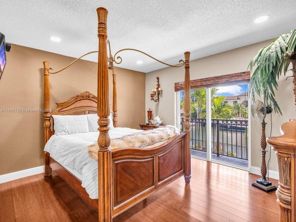 624 Palm Dr, Hallandale Beach FL 33009