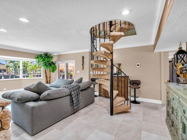 624 Palm Dr, Hallandale Beach FL 33009
