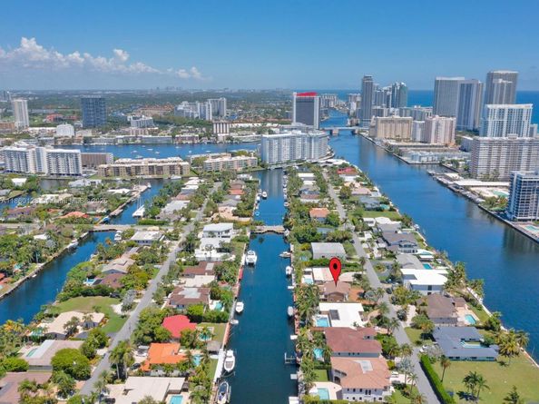 624 Palm Dr, Hallandale Beach FL 33009
