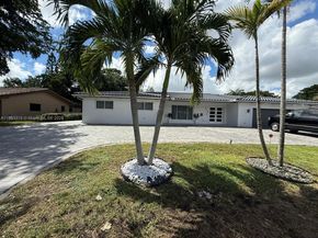 19150 S Saint Andrews Dr, Hialeah FL 33015