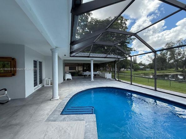 19150 S Saint Andrews Dr, Hialeah FL 33015