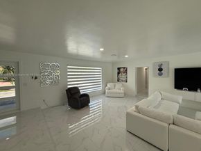 19150 S Saint Andrews Dr, Hialeah FL 33015