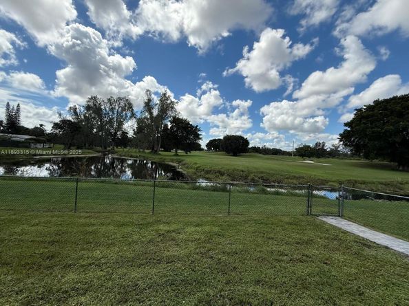 19150 S Saint Andrews Dr, Hialeah FL 33015