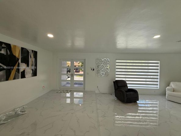 19150 S Saint Andrews Dr, Hialeah FL 33015