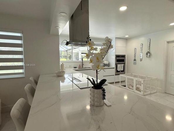 19150 S Saint Andrews Dr, Hialeah FL 33015