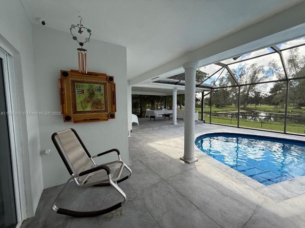 19150 S Saint Andrews Dr, Hialeah FL 33015