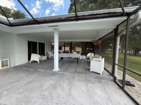 19150 S Saint Andrews Dr, Hialeah FL 33015