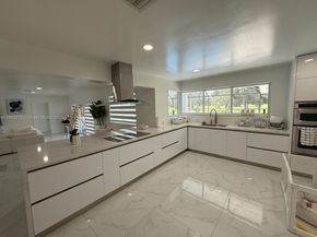 19150 S Saint Andrews Dr, Hialeah FL 33015