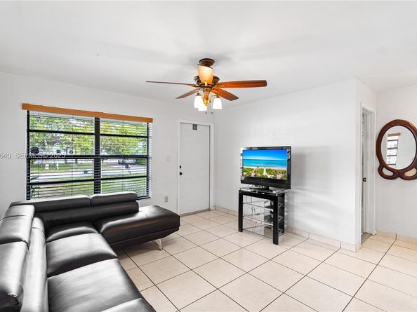 6142 SW 21st St, Miramar FL 33023