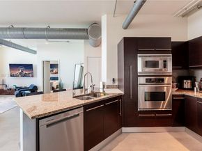 700 NE 25th St 2002, Miami FL 33137