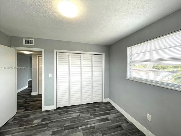 3075 NW 7th St 302, Miami FL 33125