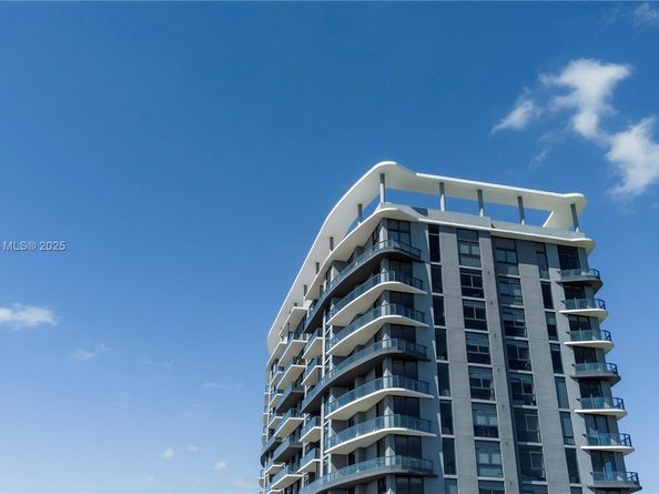 101 Diplomat Pkwy 306, Hallandale Beach FL 33009