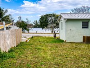 1419 Crest Dr, Lake Worth FL 33461