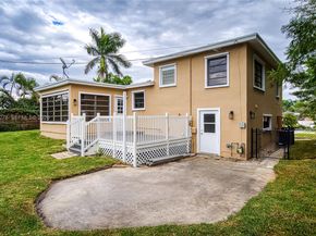 1419 Crest Dr, Lake Worth FL 33461