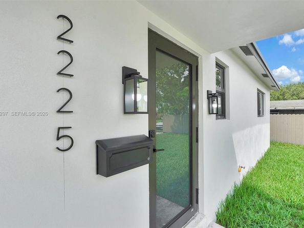 2225 NW 195th St, Miami Gardens FL 33056