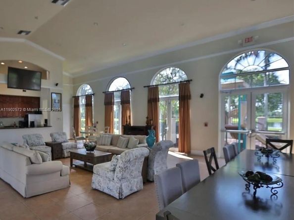 2048 NE 35th Ave, Homestead FL 33033