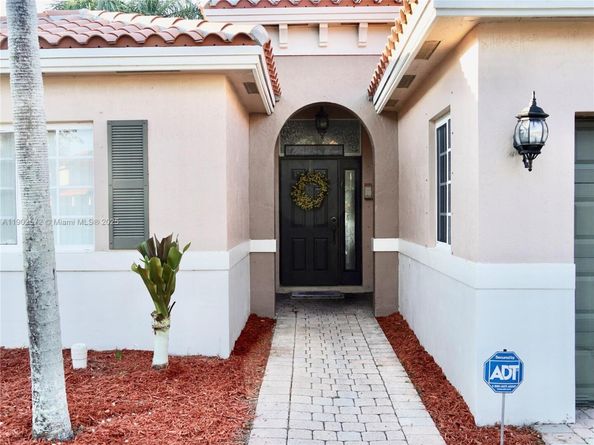 2048 NE 35th Ave, Homestead FL 33033