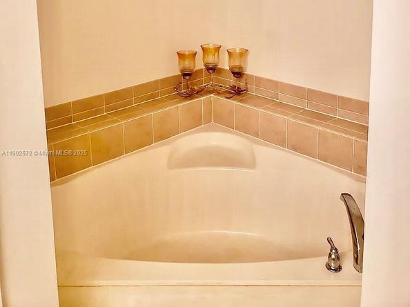 2048 NE 35th Ave, Homestead FL 33033