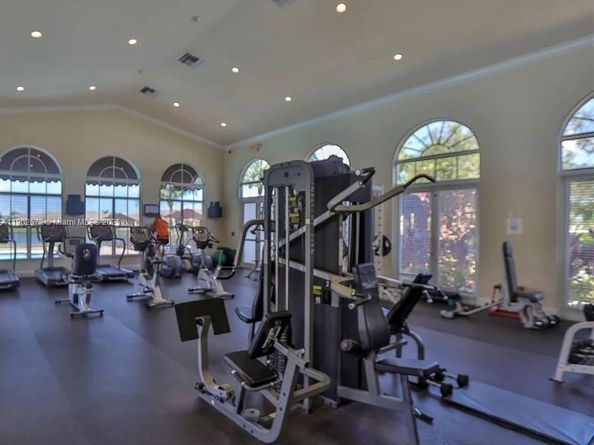 2048 NE 35th Ave, Homestead FL 33033