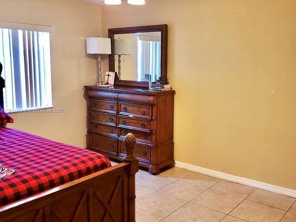 2048 NE 35th Ave, Homestead FL 33033