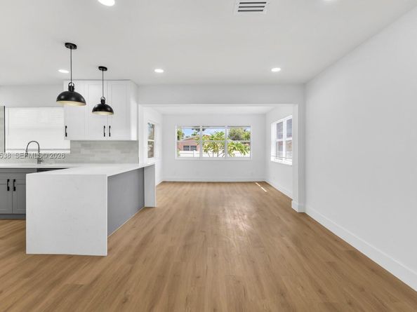 327 SE 2nd Ave, Dania Beach FL 33004