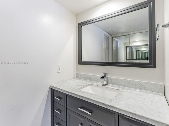 1719 Whitehall Dr 304, Davie FL 33324