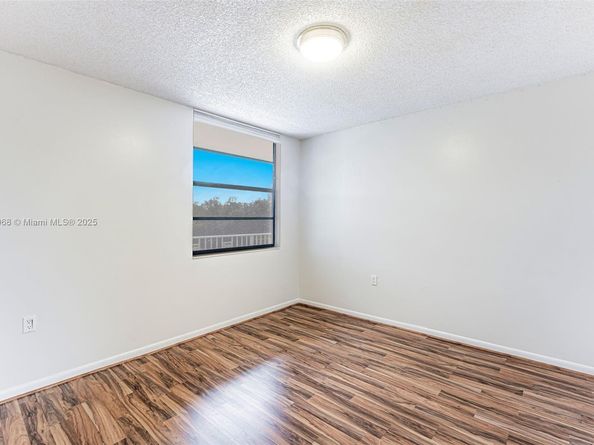 1719 Whitehall Dr 304, Davie FL 33324