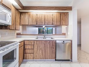 1719 Whitehall Dr 304, Davie FL 33324