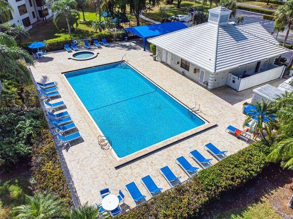 1719 Whitehall Dr 304, Davie FL 33324