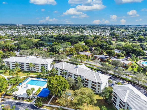 1719 Whitehall Dr 304, Davie FL 33324