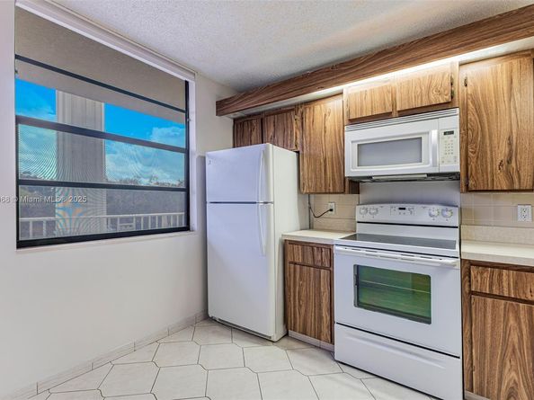 1719 Whitehall Dr 304, Davie FL 33324