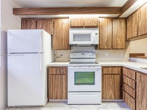 1719 Whitehall Dr 304, Davie FL 33324