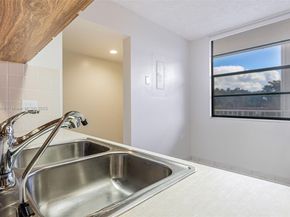 1719 Whitehall Dr 304, Davie FL 33324